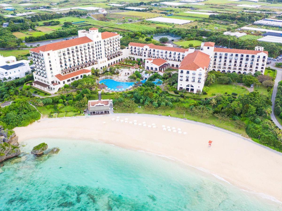 Hotel Nikko Alivila Yomitan Luaran gambar Aerial view