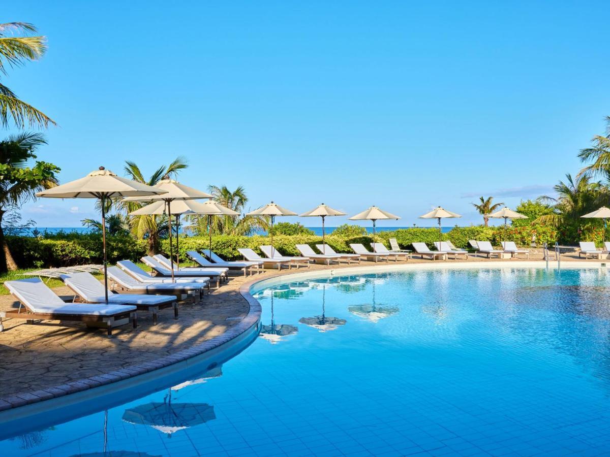 Hotel Nikko Alivila Yomitan Luaran gambar Pool at the Four Seasons Resort