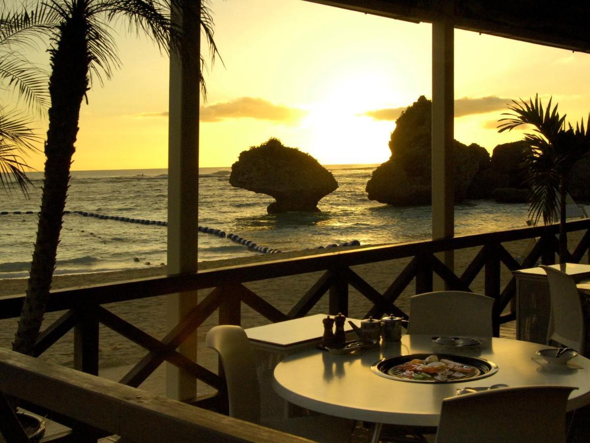 Hotel Nikko Alivila Yomitan Luaran gambar Sunset at the Bayside Restaurant