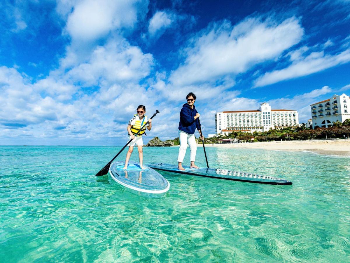 Hotel Nikko Alivila Yomitan Luaran gambar Stand-up paddleboarding in Okinawa, Japan