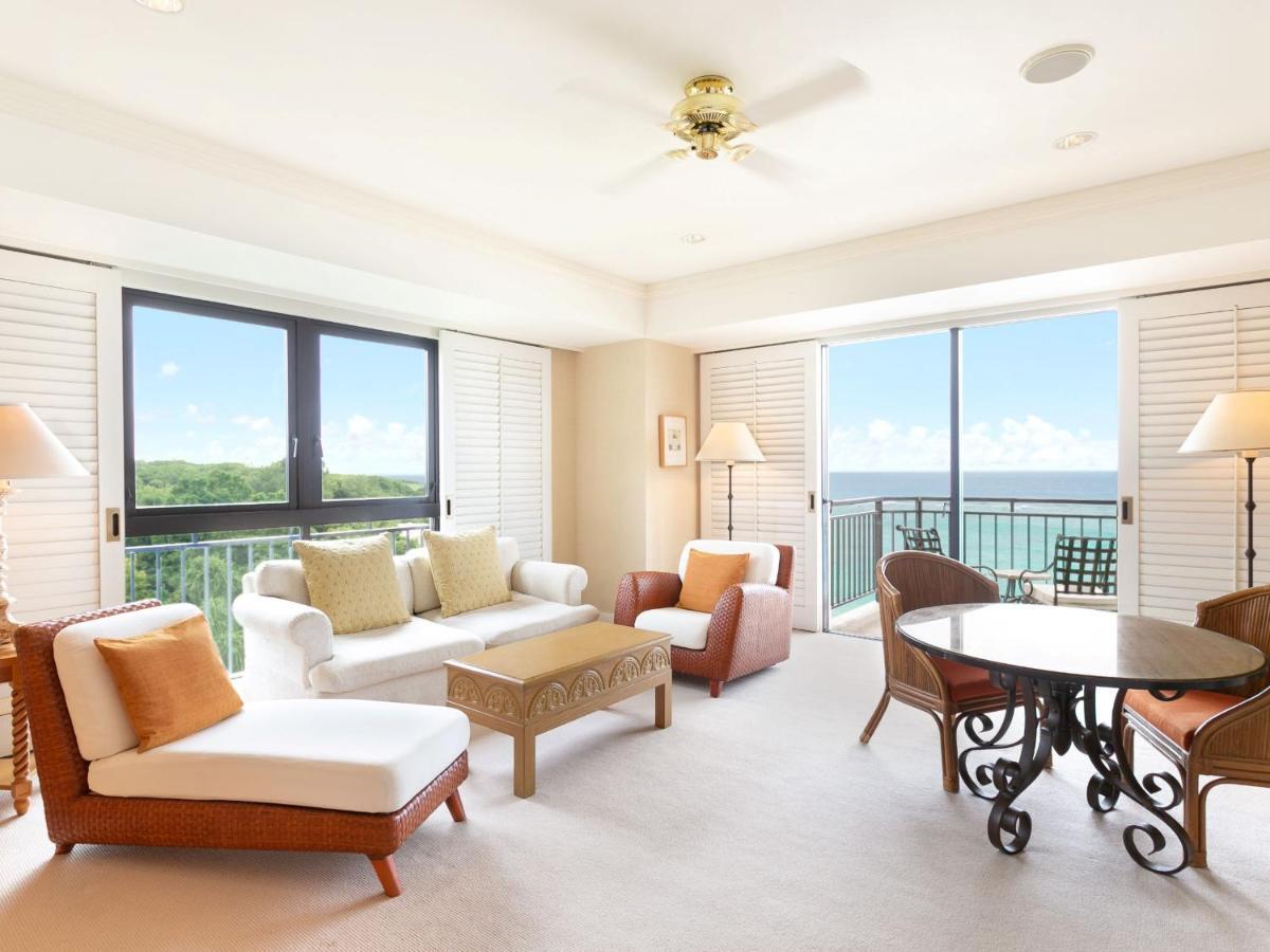 Hotel Nikko Alivila Yomitan Luaran gambar Living room