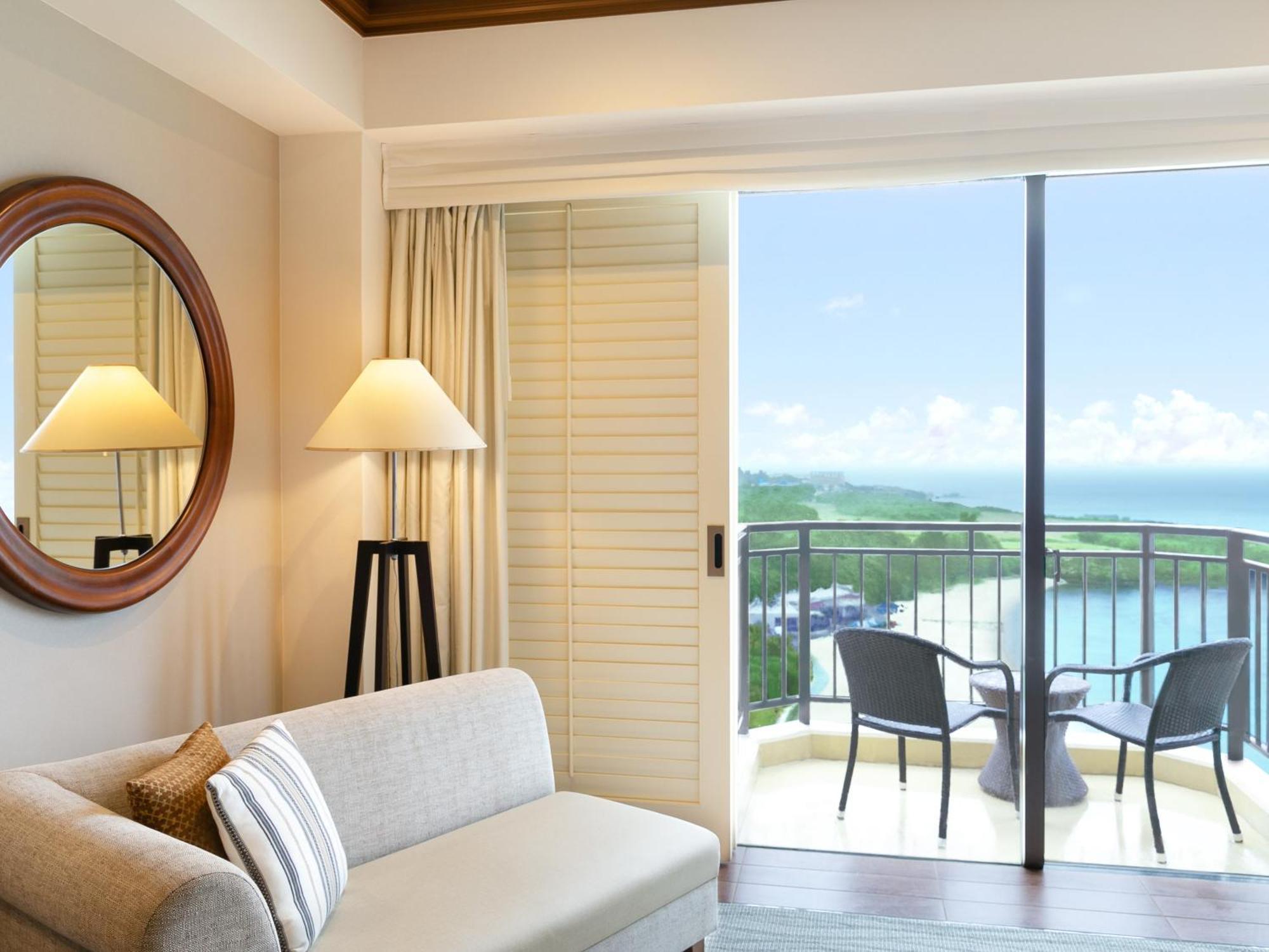 Hotel Nikko Alivila Yomitan Luaran gambar A room at the hotel