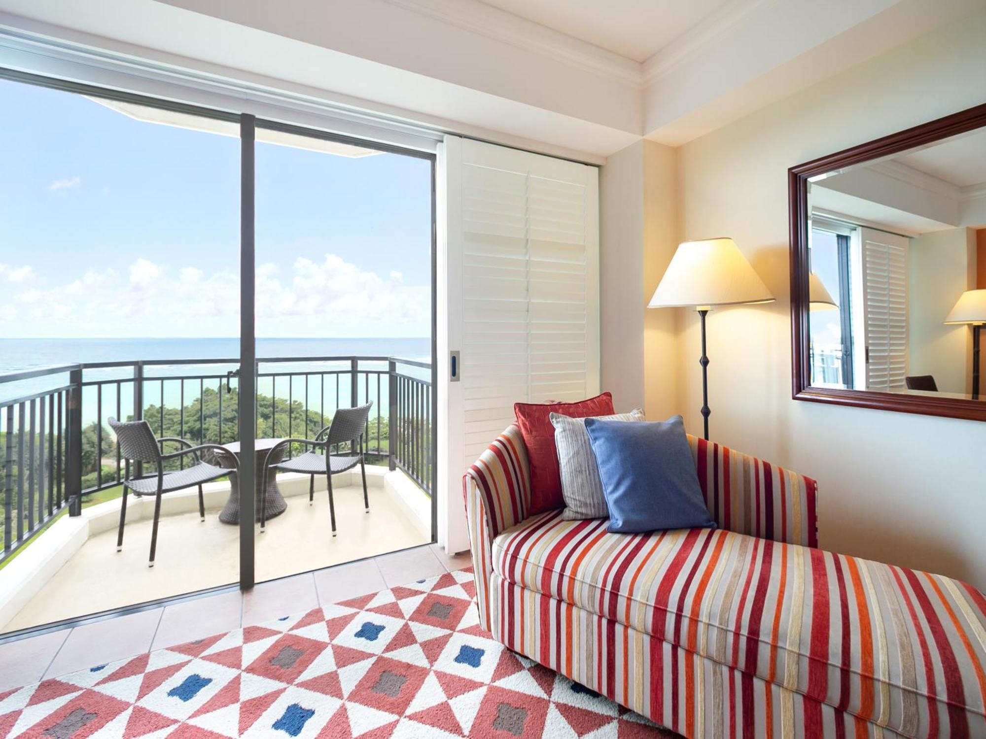 Hotel Nikko Alivila Yomitan Luaran gambar A room at the hotel